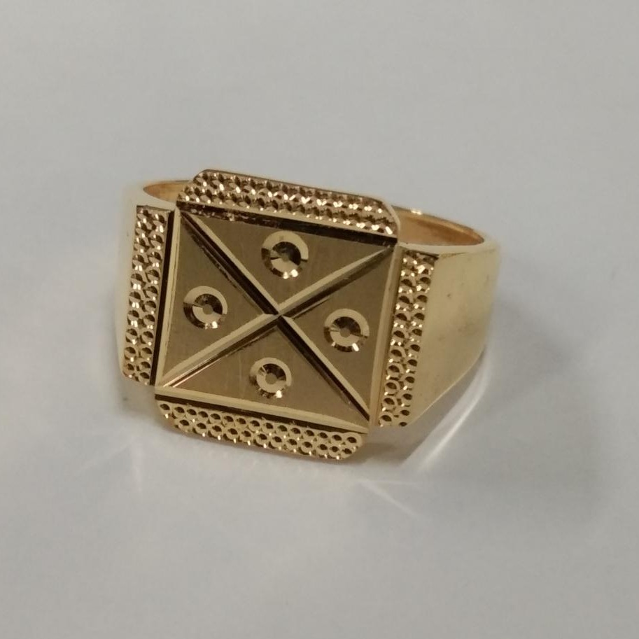 Gold fancy gents ring