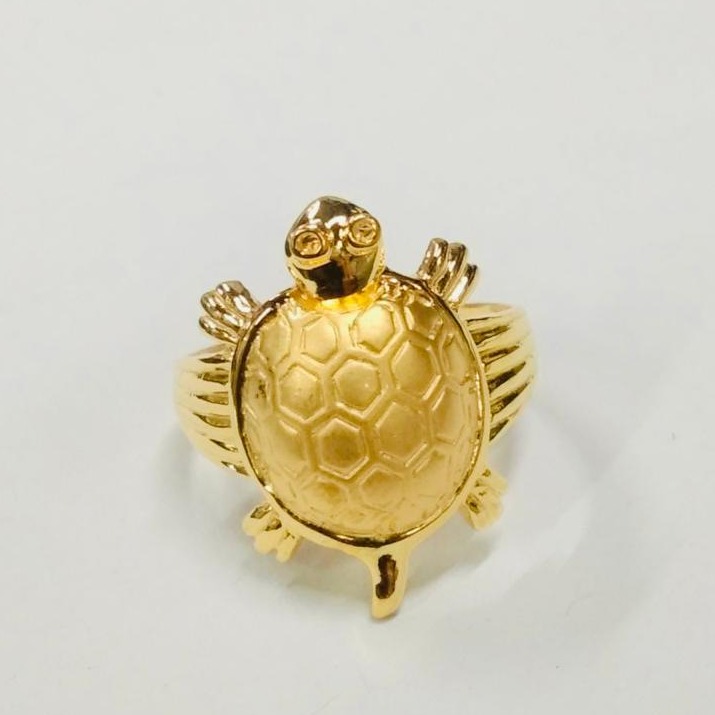 Gold classy women ring