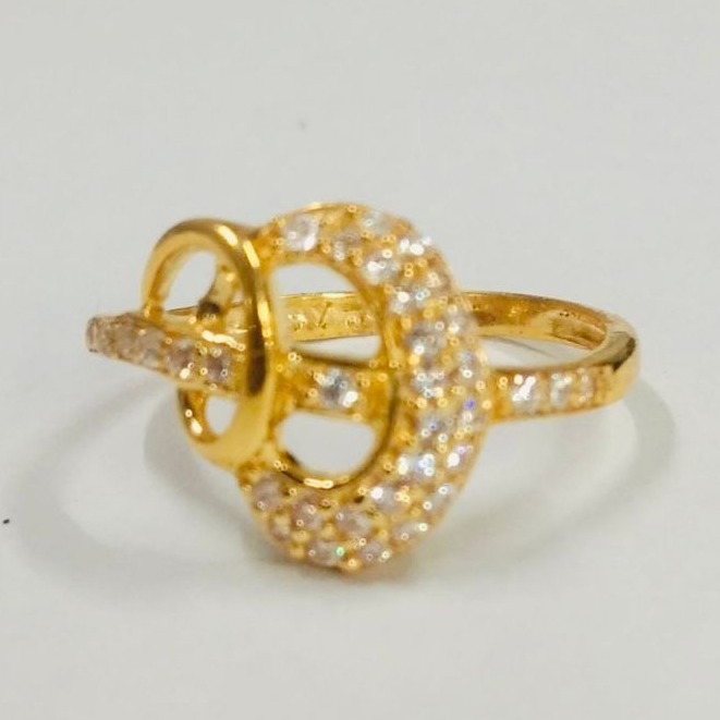 Gold regal women ring