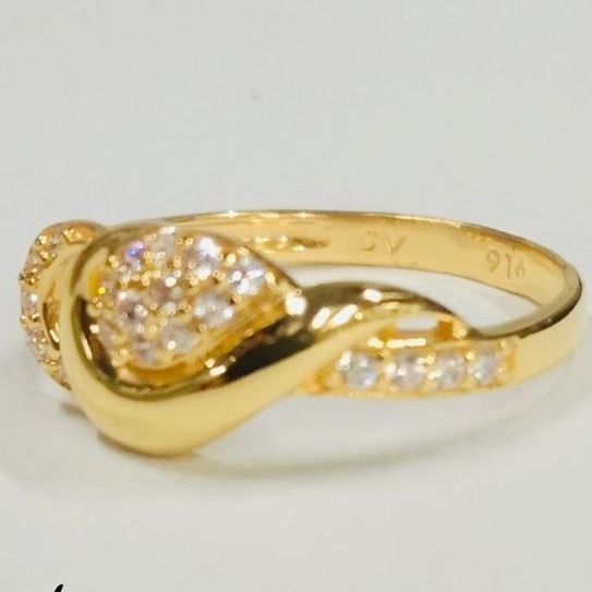 Gold grand women ring