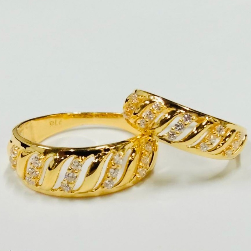 Gold cocktail couple ring