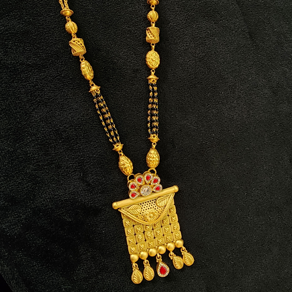 916 Gold Met Finishing Jadtar Short Mangalsutra