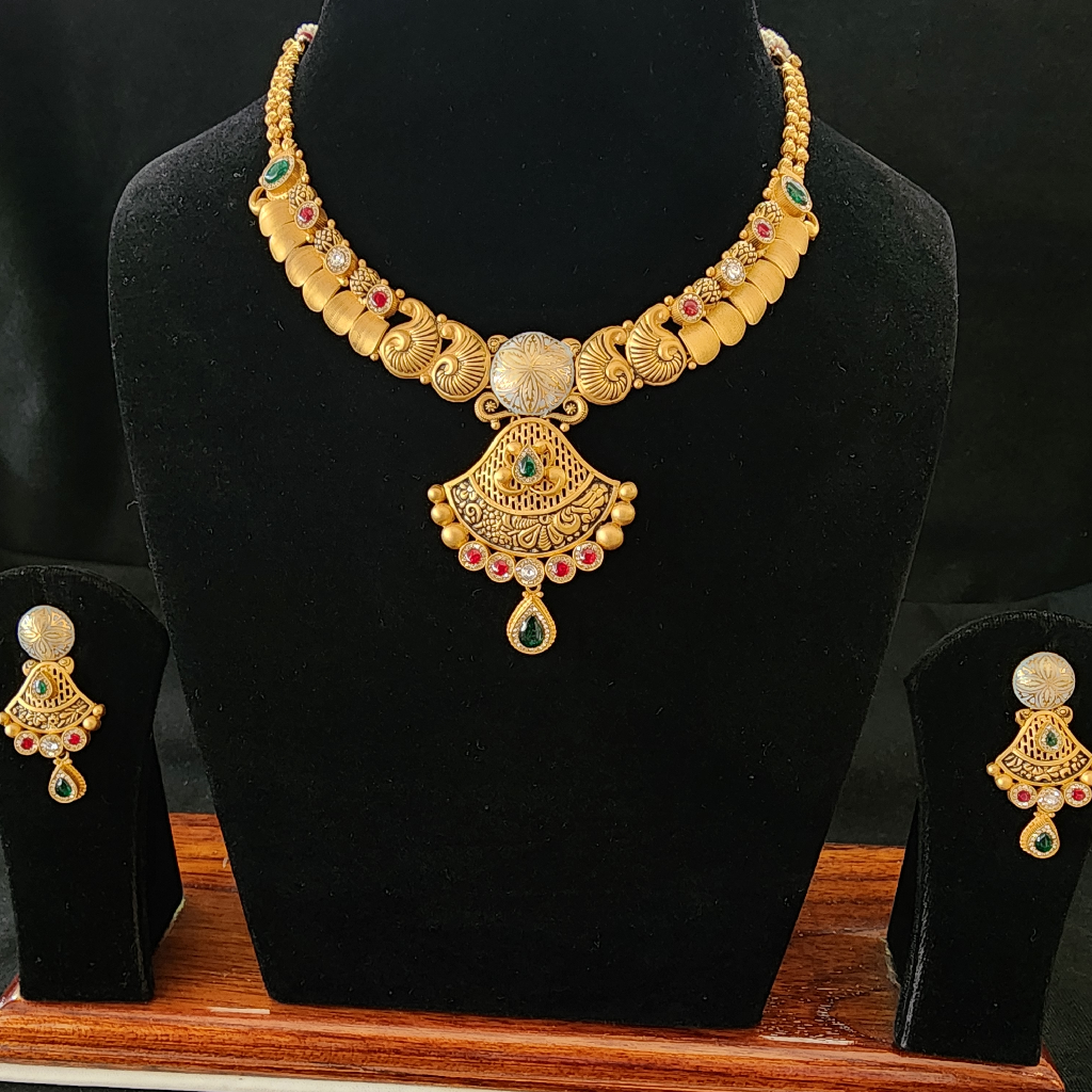 916 Gold Antique Jadtar Met Finishing Short Set