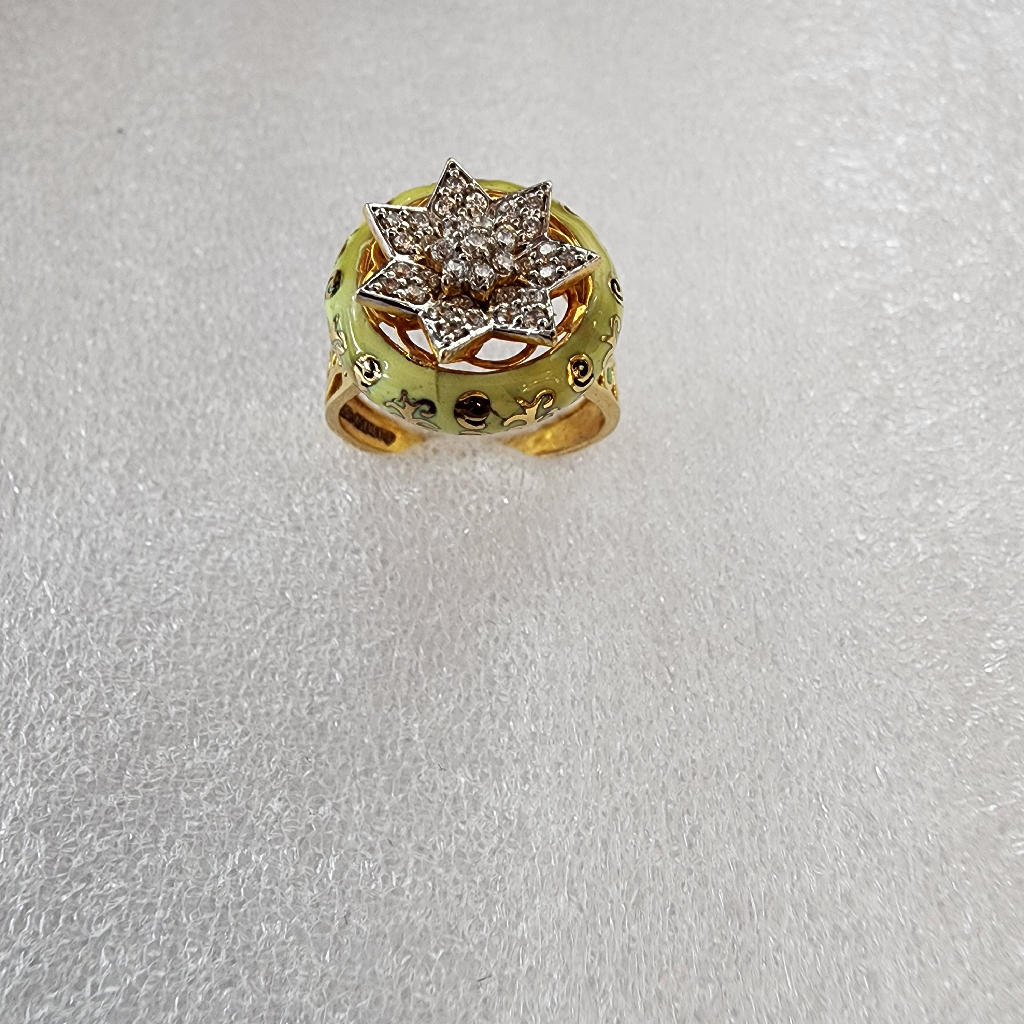 18 750 Gold Fancy Unique Ring