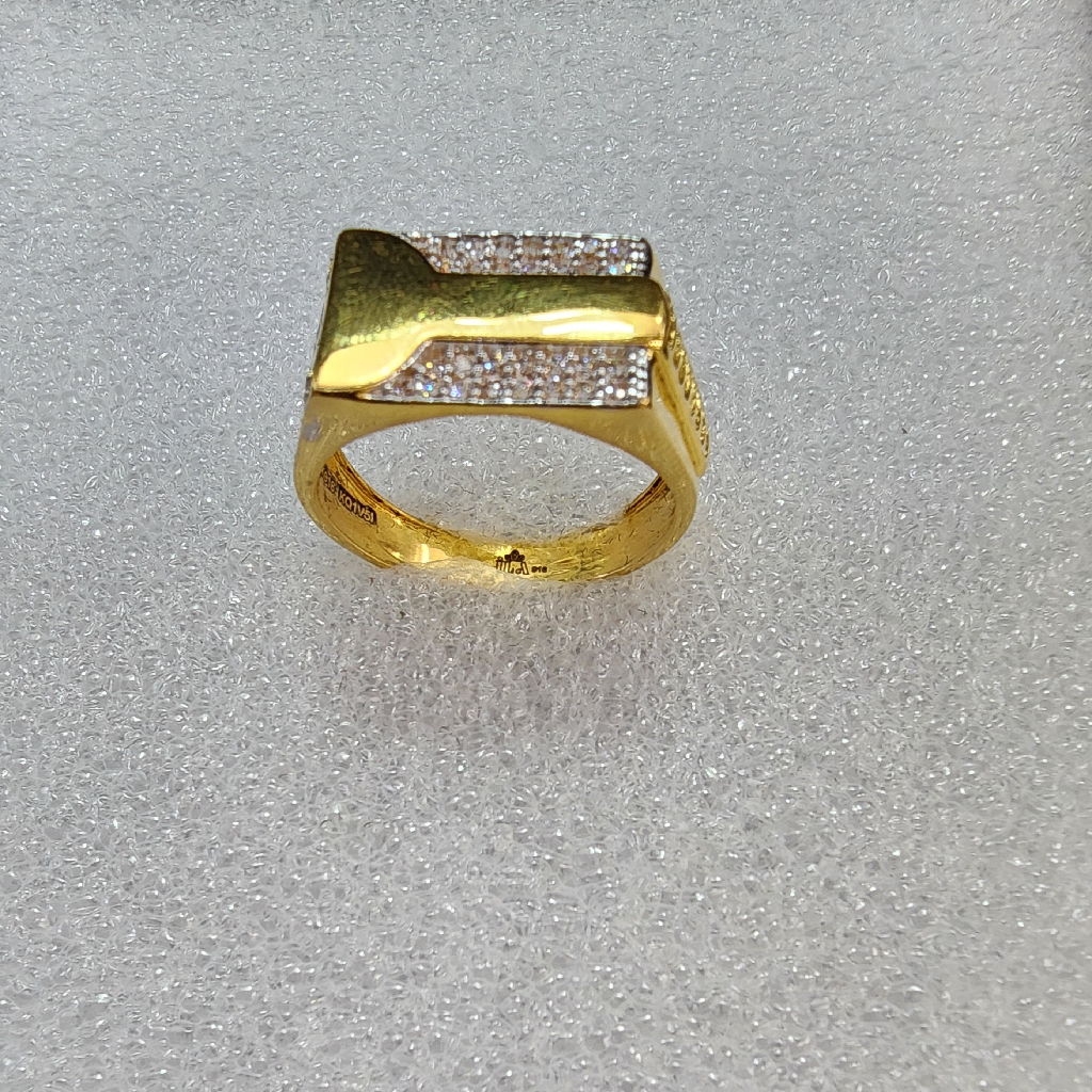 916 gold fancy diamond gents ring
