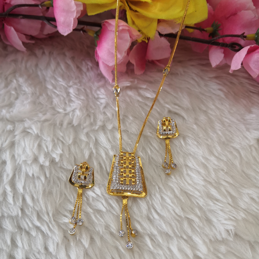 916 gold rodium dokiyu pendant set
