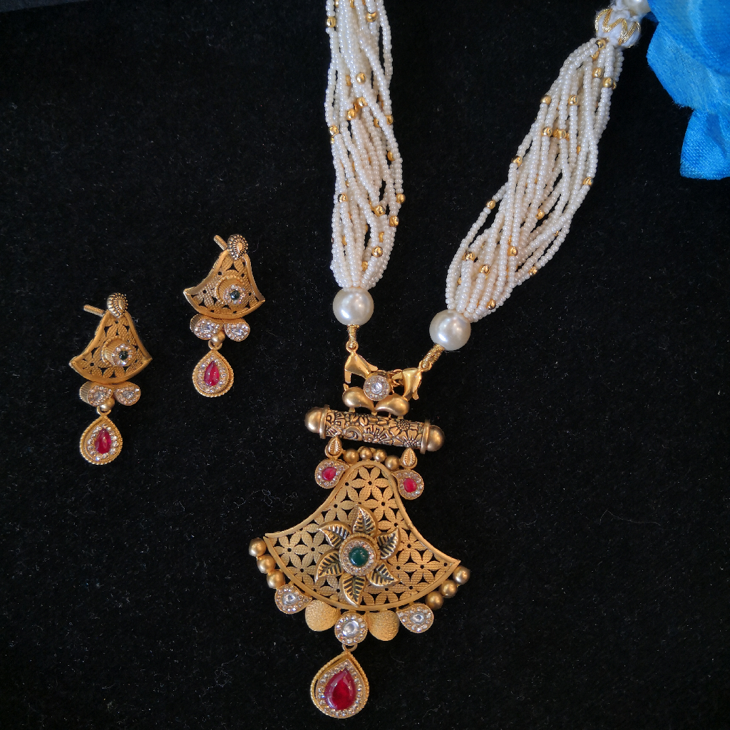 916 gold fancy oxidised and colour stone long set