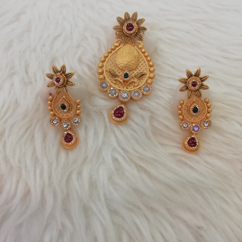 916 gold fancy antique butty pendant set