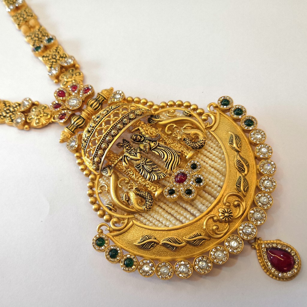 916 gold sw. stone antique long set