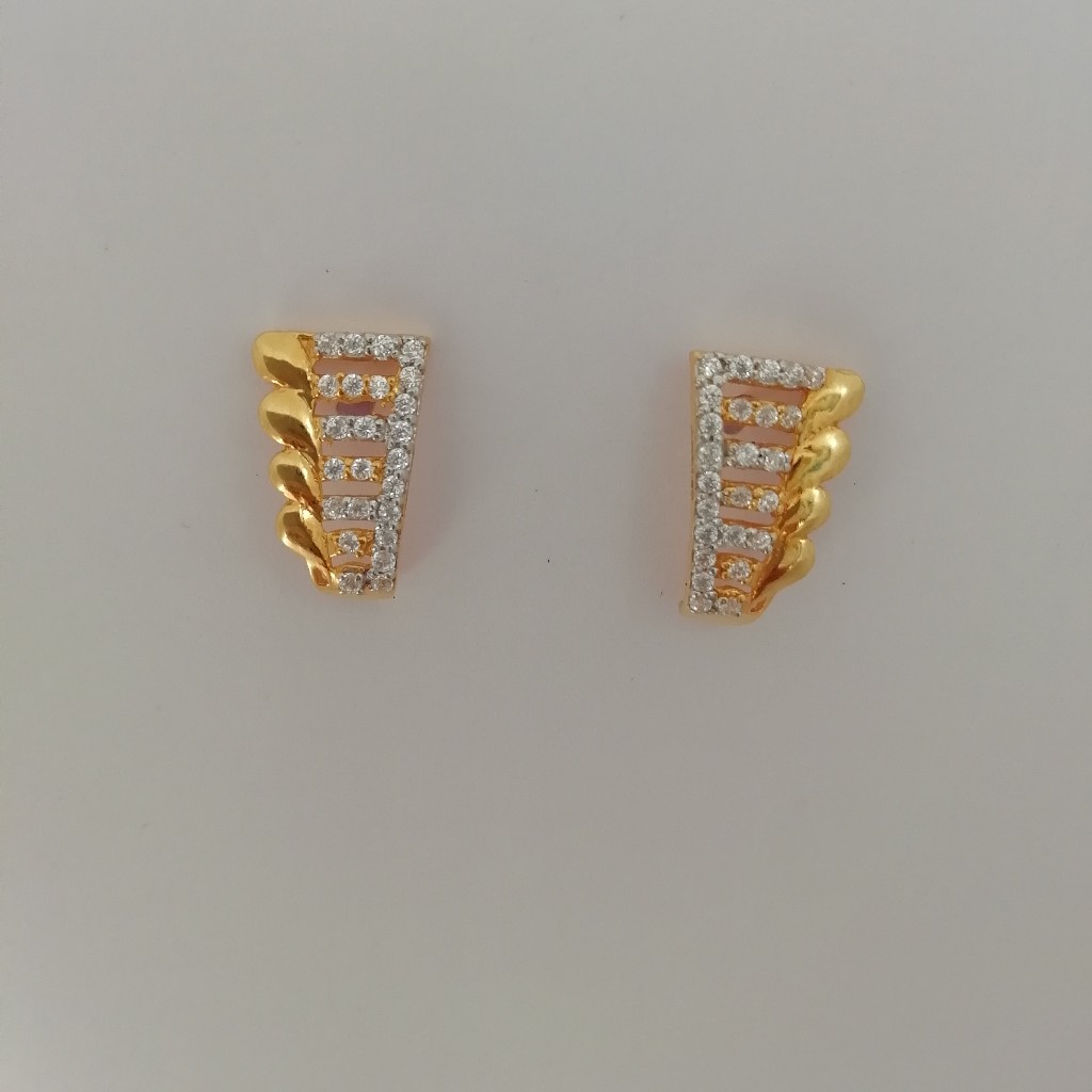 916 gold fancy stone earrings