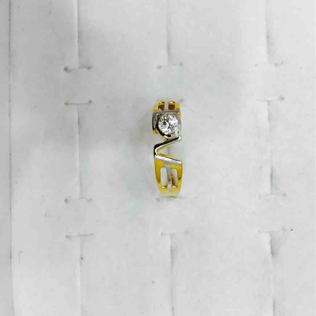 22KT Gold Ladies Attractive Ring