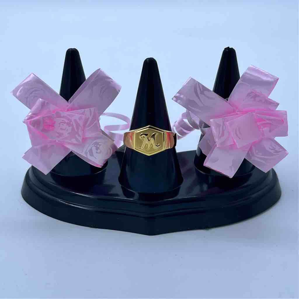 916 Gold M letter design ring
