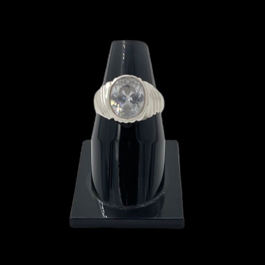 Silver Ring In Fancy Diamond (????)