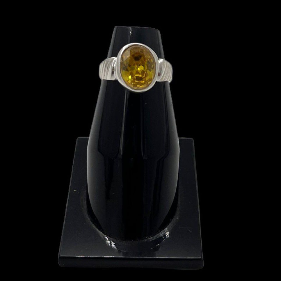 Silver ring in yellow sapphire (?????????)