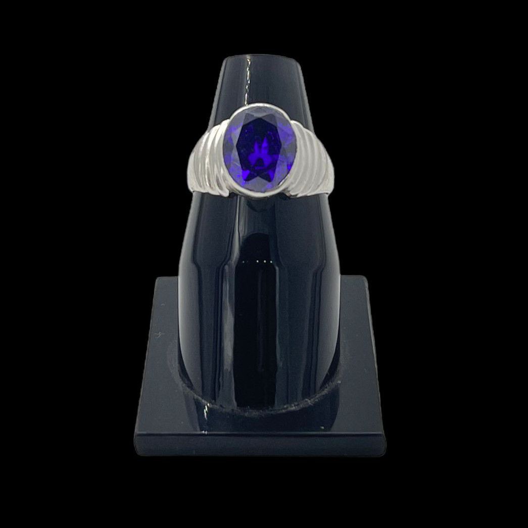 Silve Ring In Blue Sapphire (??? - ???? ???)