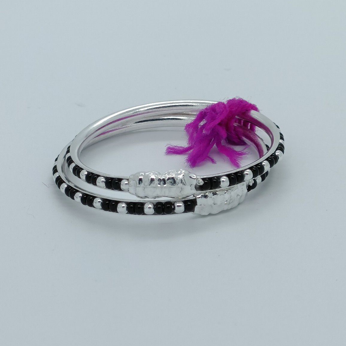 Black And White Design In Silver Kadli