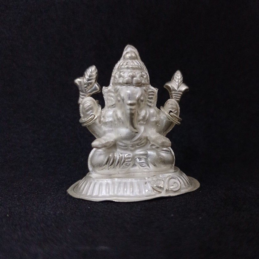 Silver Ganpati Murti With Mate Finishing