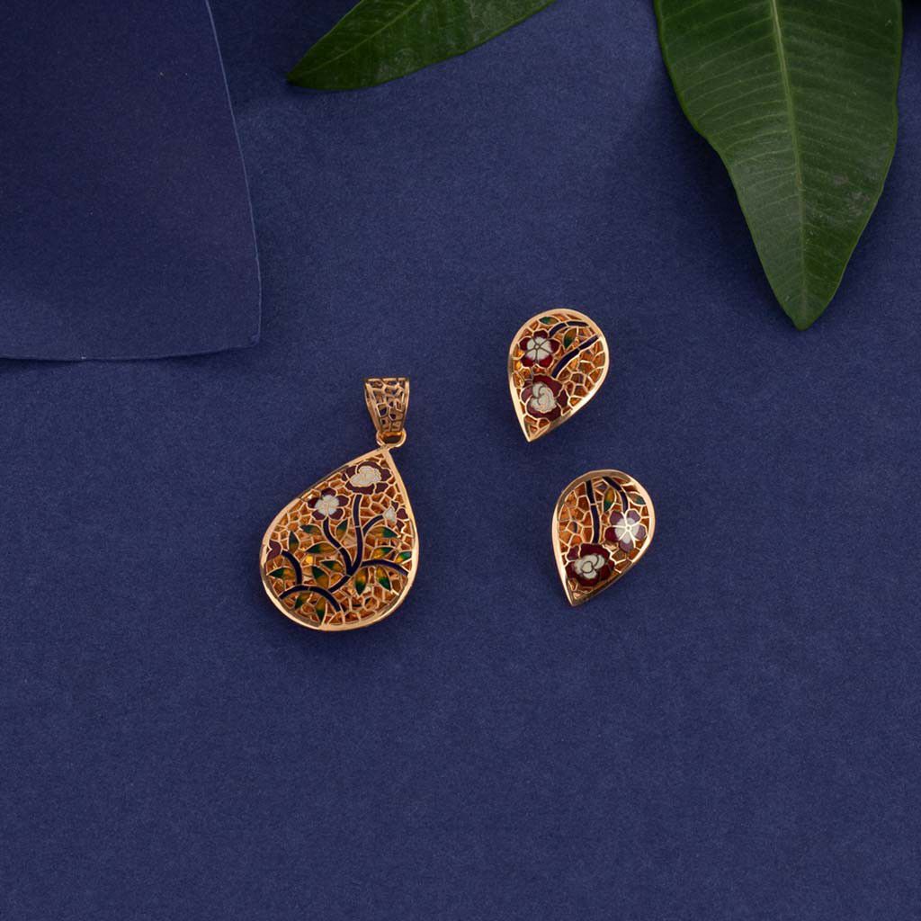 91.6 HALLMARK Pendent Set