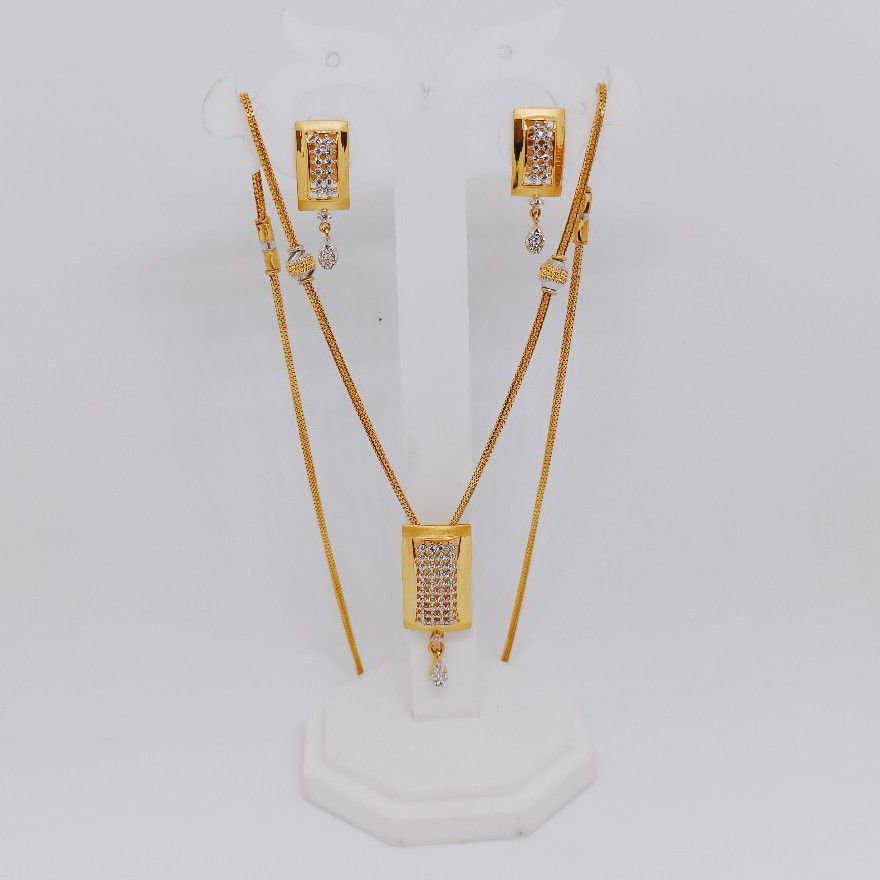 Gold dokiya with earrings
