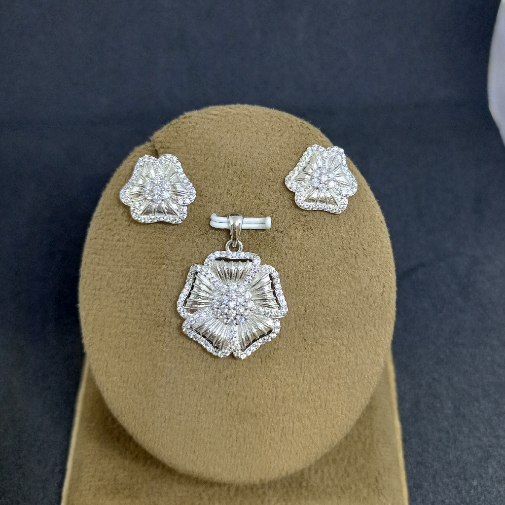 925 Silver Fancy Pendant Set
