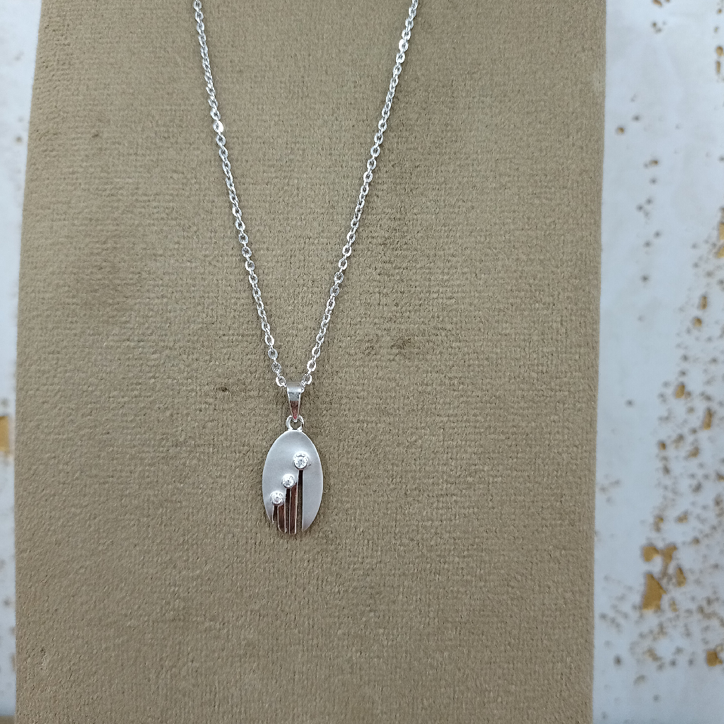 Silver oval shape pendant chain