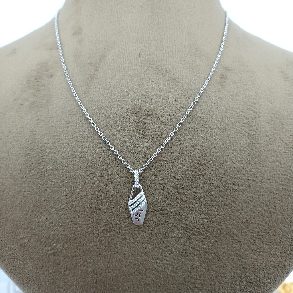 Silver attractive pendant chain