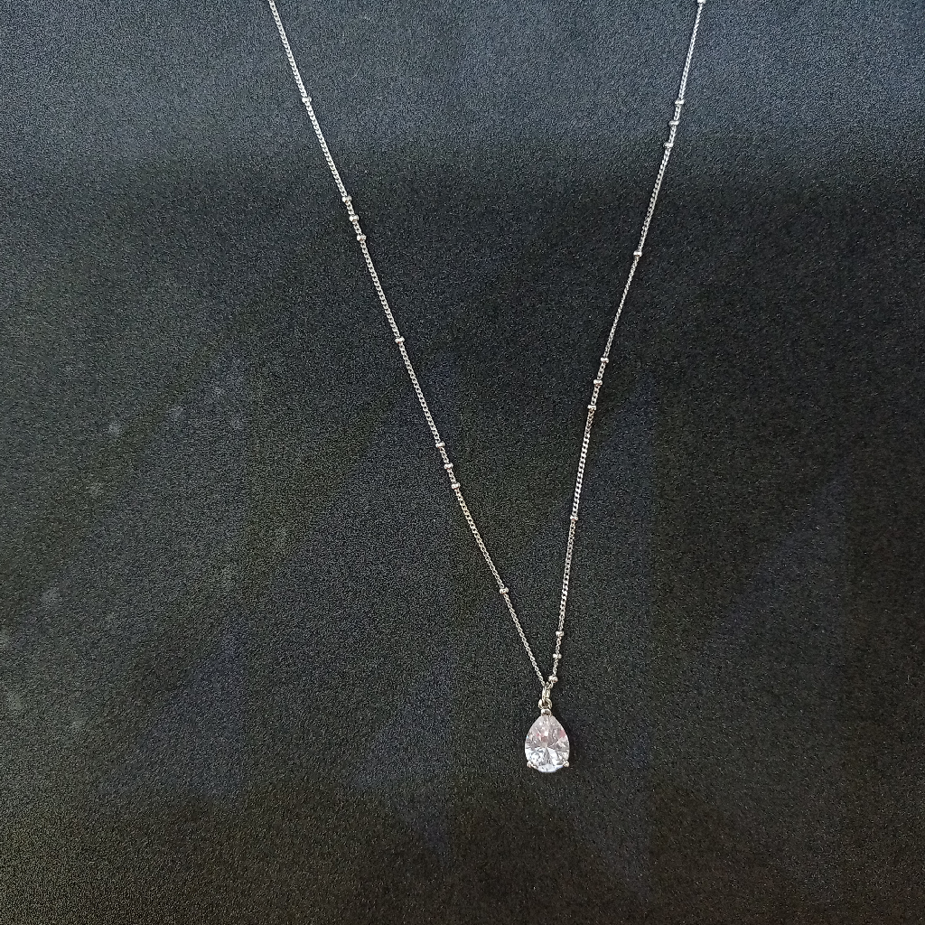 single diamond Pendant Chain