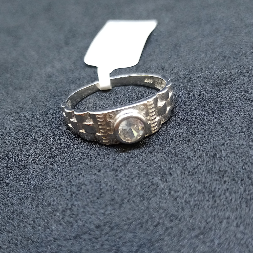 Single diamond ring