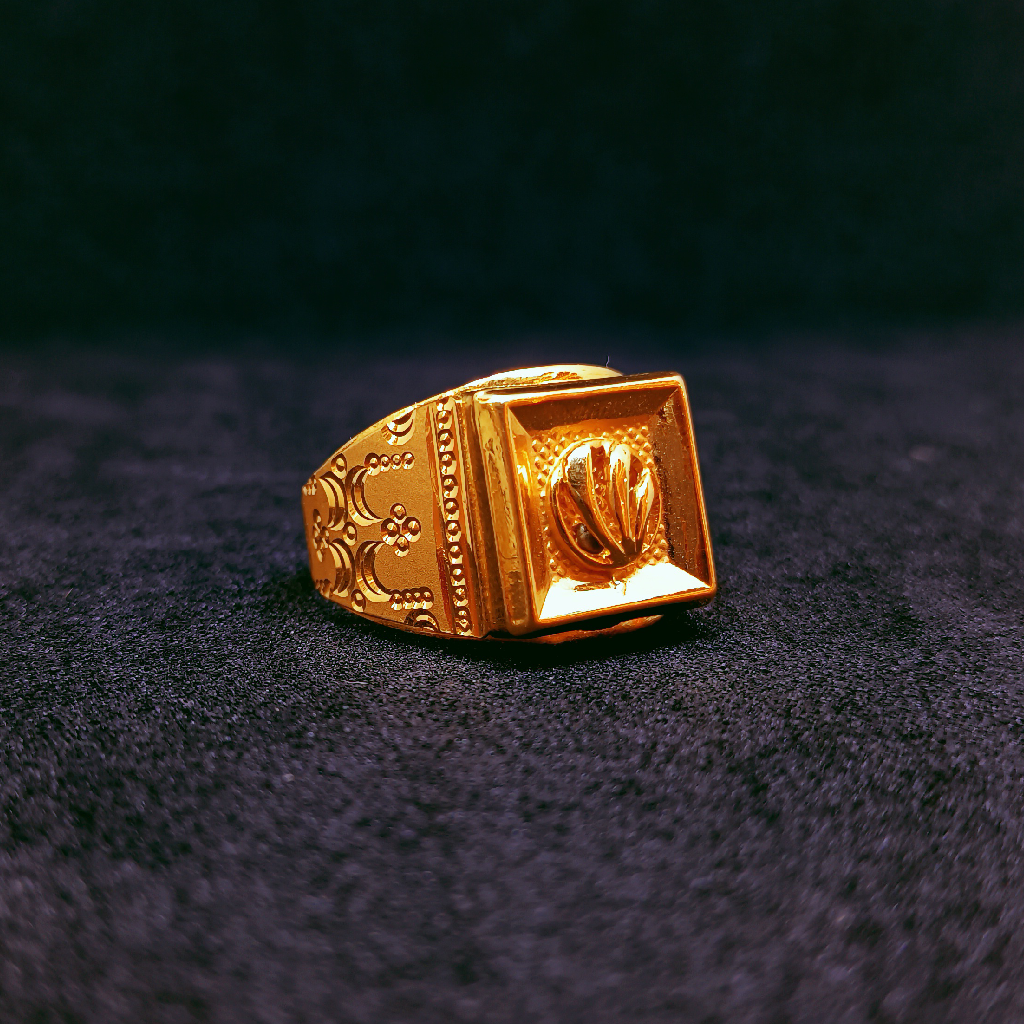 916 gold Square shape ring