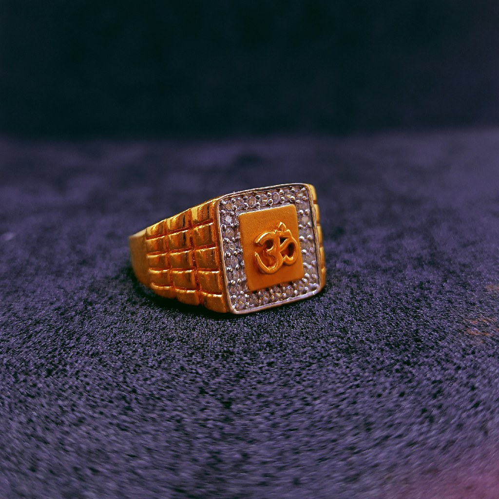 22k gold om letter ring