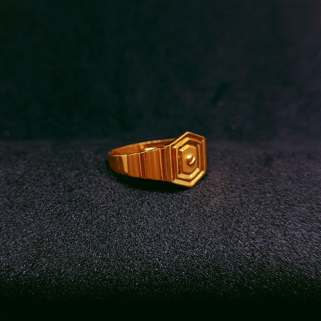 916 gold fancy objects ring