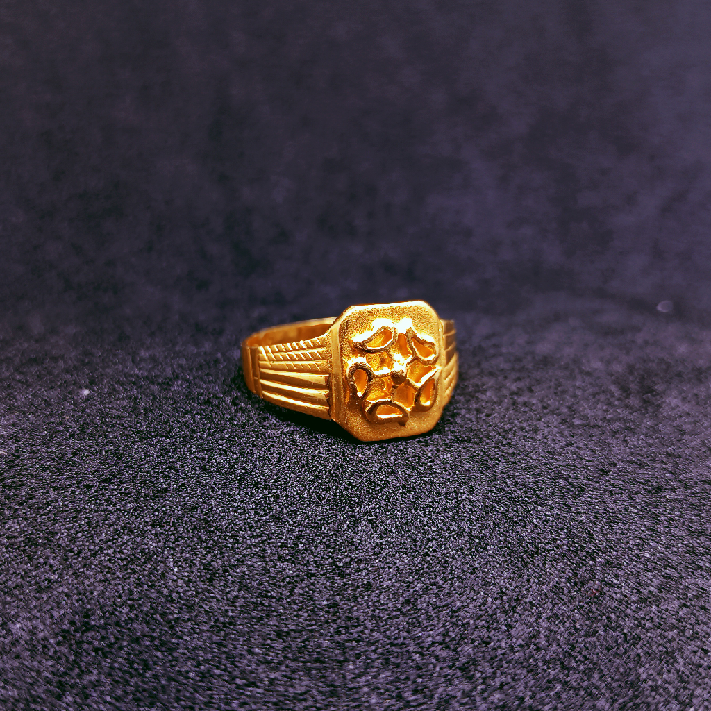 22k Gold Flower Outline Ring