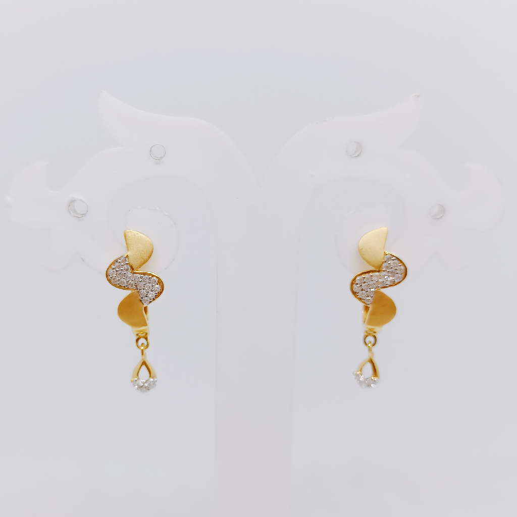 916 gold Modern stylish earrings for girls