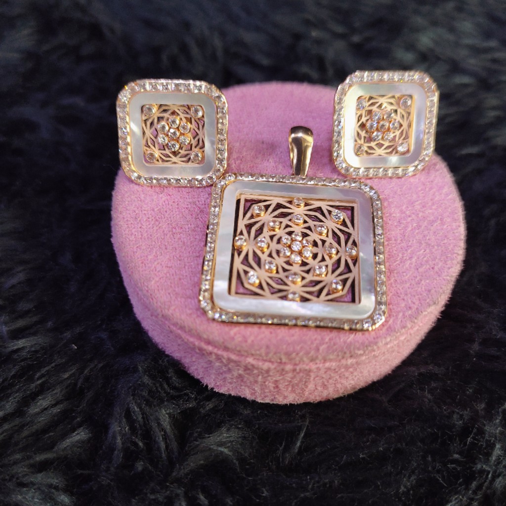 18KT/750 ROSE GOLD PENDANT EITH EARRINGS GBT-001