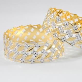 22Kt Yellow Gold Flickering Fissure Bangles For Women