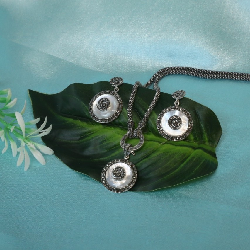 92.5 Sterling Silver Pearl Pendent set with oxidised chain For Women