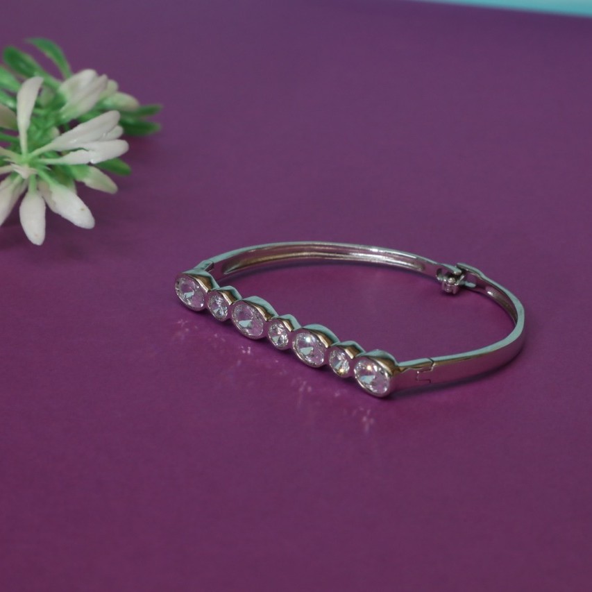 92.5 Silver White Stone Oval Shape Brecelet for Women