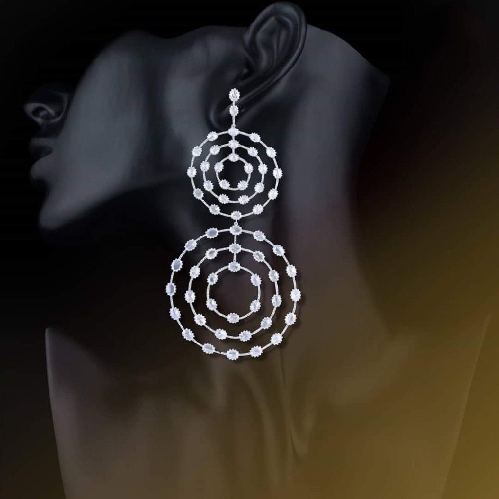18KT White Gold Irrelevant Iconic Stylish Earring For Women