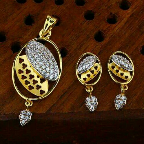 Exclusive Mina Roudiam  pendent set 916