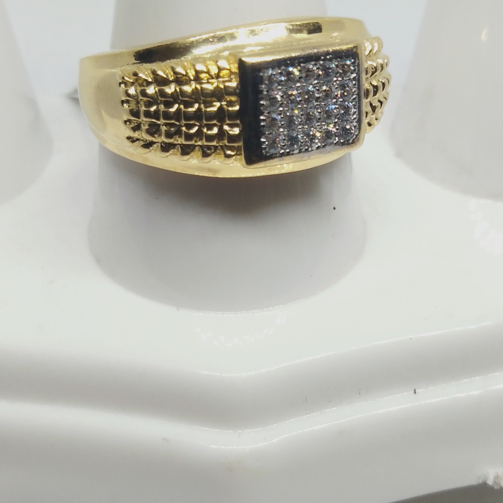 22KT Gold Round Shaped Diamond Gents Ring