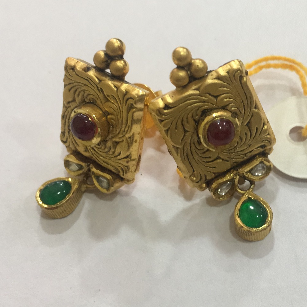 22KT Gold Antique Square Butti