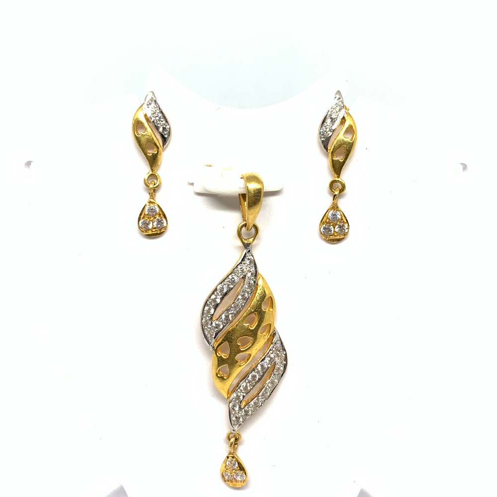 Designer Gold Pendent Set