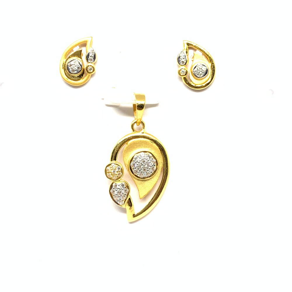 Designer Gold Pendant Set