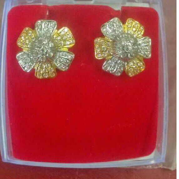 Modern Yellow Ladies Butti