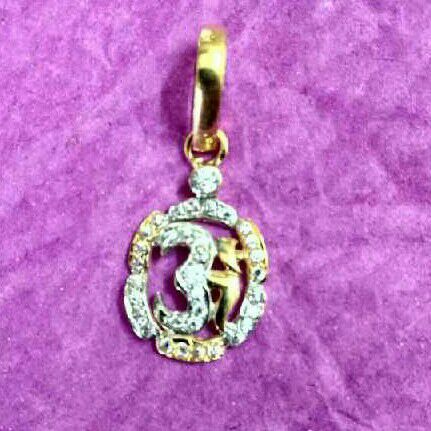 Classic Ladies Gold Om Pendant