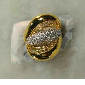 22K / 916 Gold Yellow Ladies Round Diamond Ring