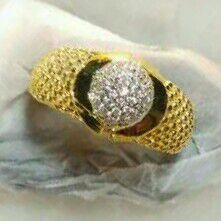 Charming Round Yellow Gold Ladies Ring