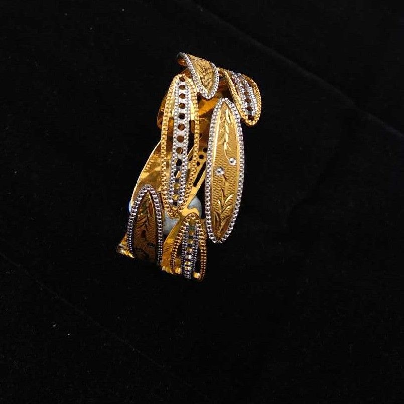 22K / 916 Gold Indian Modern Attractive Bangle