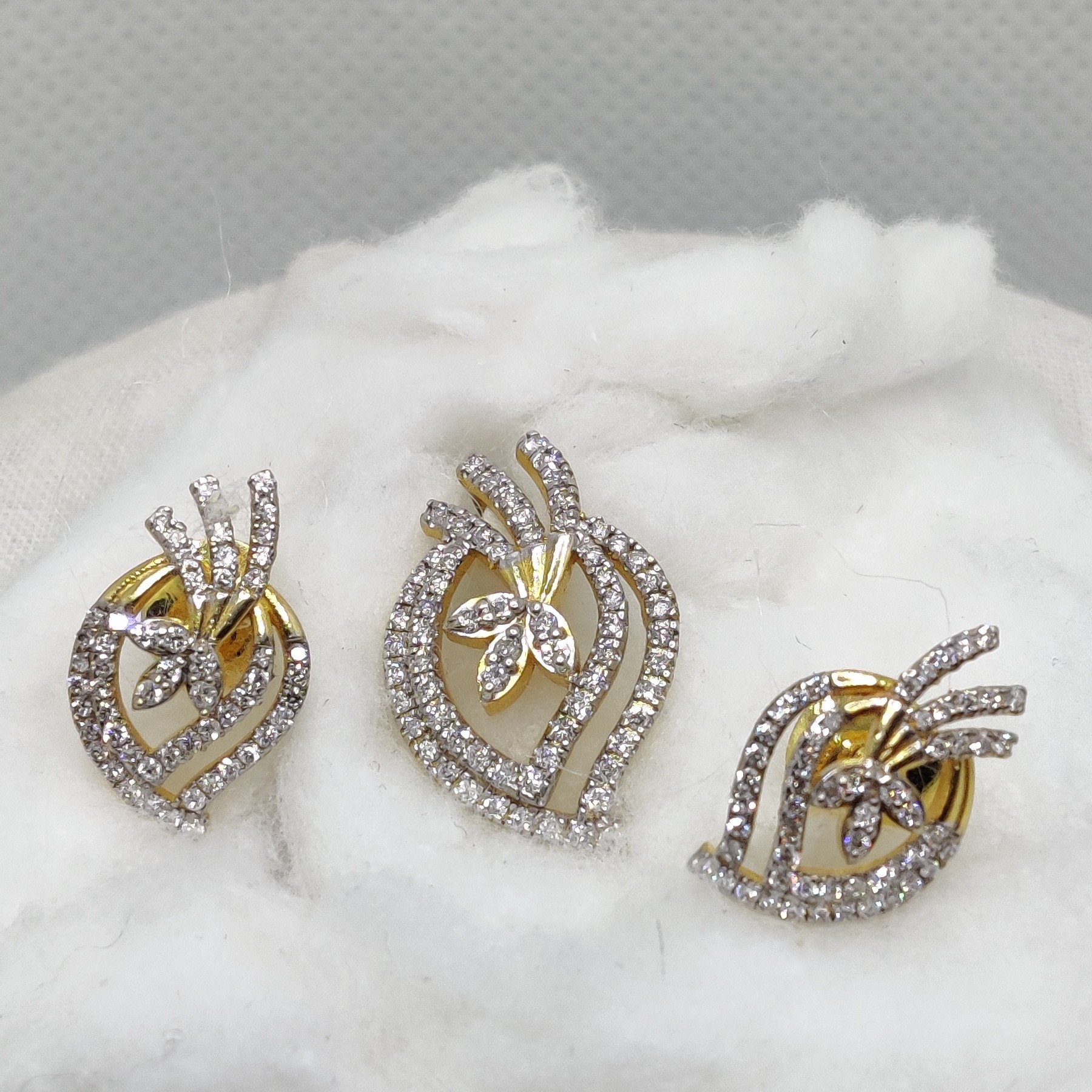 14K Gold Classy Diamond Pendant Set