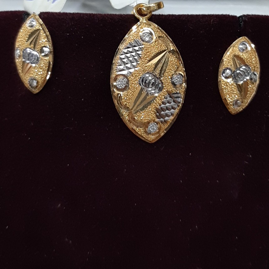 916 Gold hallmark pendant set DZ9560